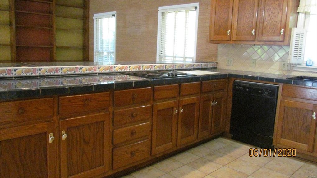 Listing 229 W Castlewood Dr, Selma AL 36701